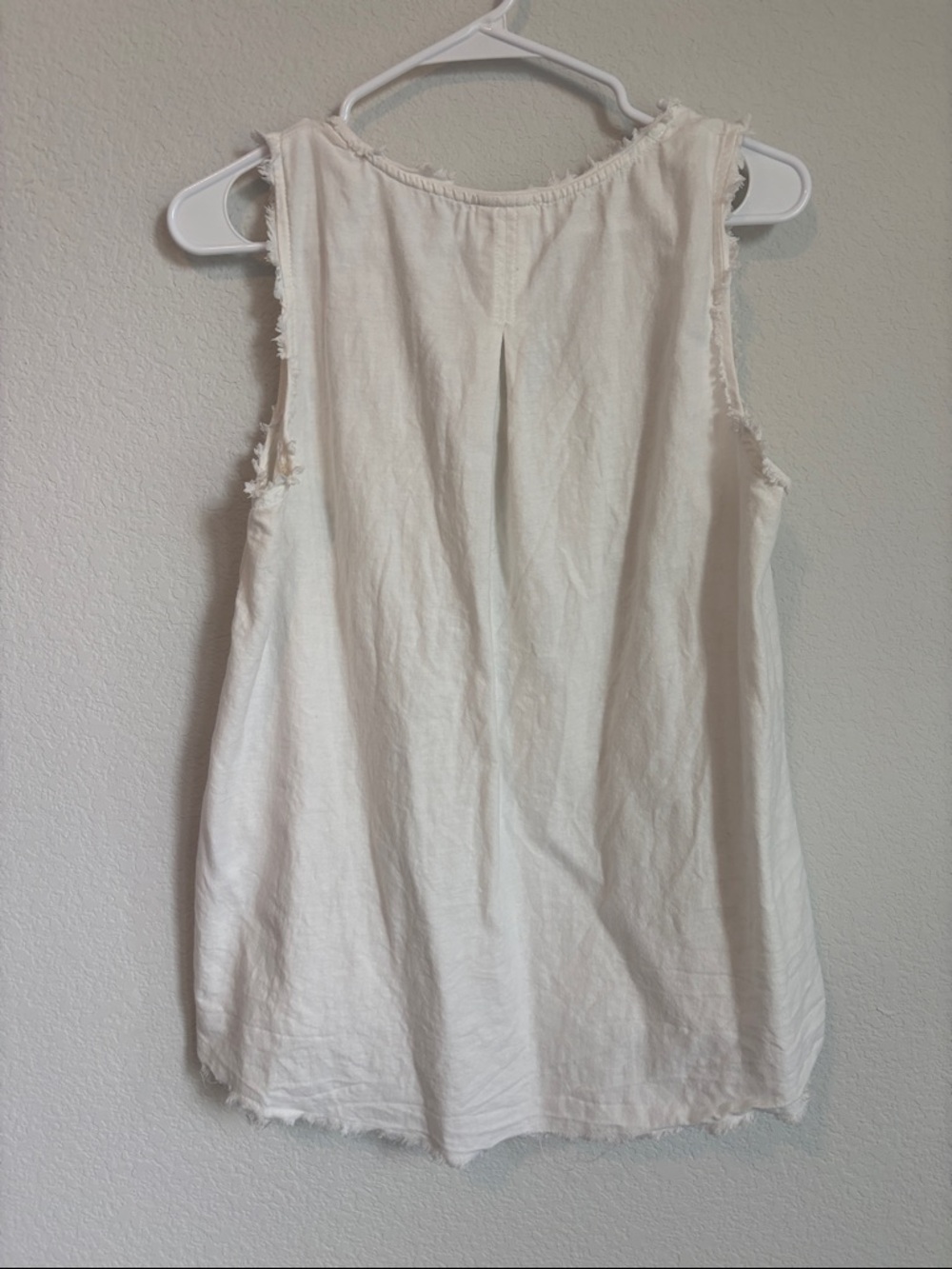 Umgee white Raw-Edge V-Neck Sleeveless top 100% cotton - Picture 6 of 6